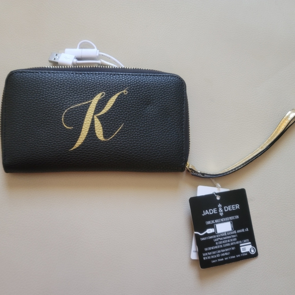 Charging wrist wallet